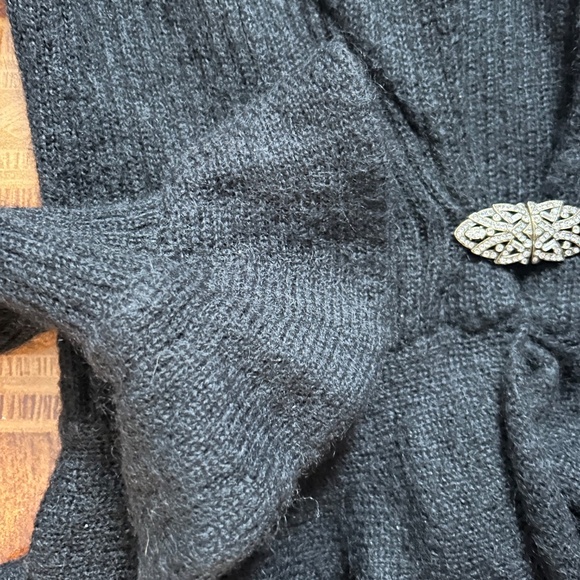 Lauren by Ralph Lauren Black Mohair Sweater with Rhinestone Clasp Size Small - Picture 4 of 5
